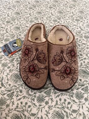 Acorn Brown Floral Hoodback Embroidered Plush-Lined Slip-On Slippers Sz 6.5/7.5